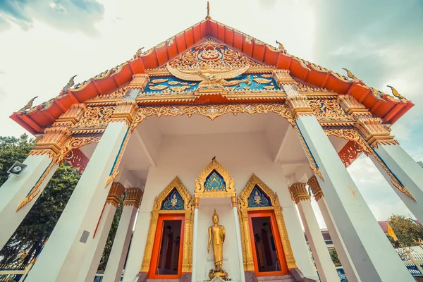 Templo tailandés. Wat Mongkol Nimit Temple Phuket, Tailandia . — Foto de Stock