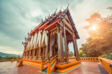 Antik Tayland tapınak. WAT Kosit Wihan altın tapınak Phuket, Tayland.