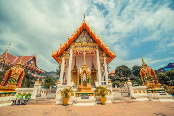 Αρχαίο ναό της Ταϊλάνδης. Wat Karon. Suwan Κίρι Khet ναός Πουκέτ, Ταϊλάνδη. — Φωτογραφία Αρχείου