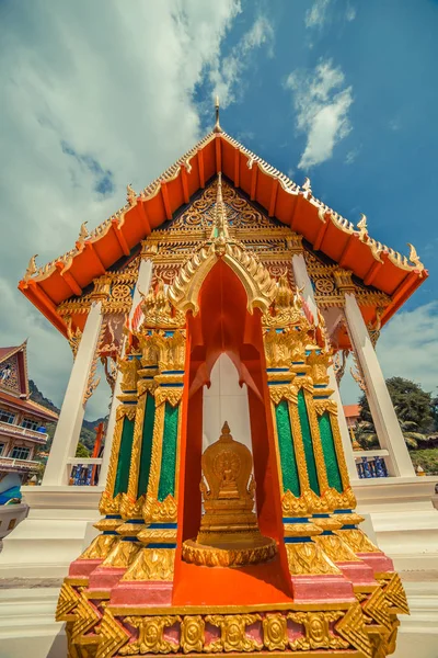 古代タイの寺院。ワット ・ カロン。スワン キリ Khet 寺プーケット, タイ. — ストック写真