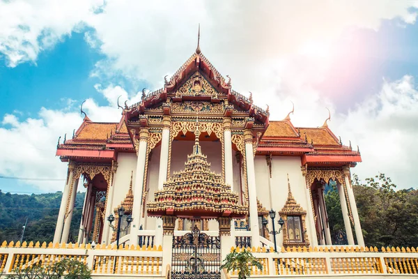 Templo tailandés. Templo Wat Patong, Suwankeereewong Phuket, Tailandia . — Foto de Stock