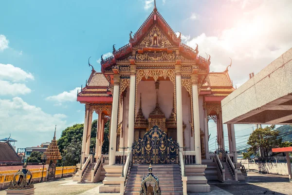 Templo tailandés. Wat Patong Suwankeereewong Temple Phuket, Tailandia . — Foto de Stock