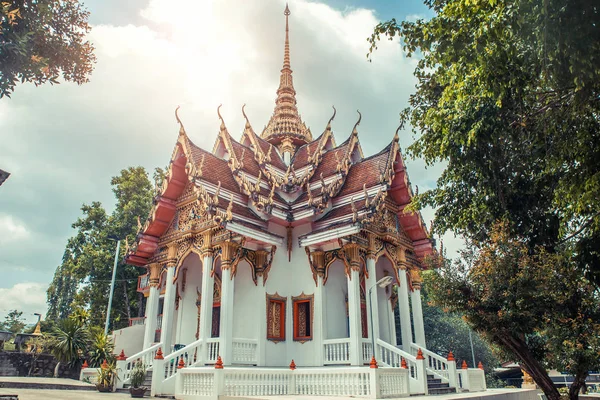 Thailändischer Tempel. wat get ho tempel, anuphat kritdaram phuket, thailand. — Stockfoto