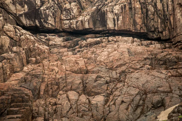 Πέτρα γκρεμούς στο βουνό γκρεμό υφή φόντου — Φωτογραφία Αρχείου