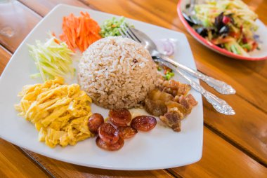 Pirinç ve karides ezmesi.