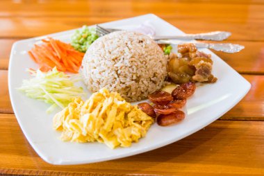 Pirinç ve karides ezmesi.