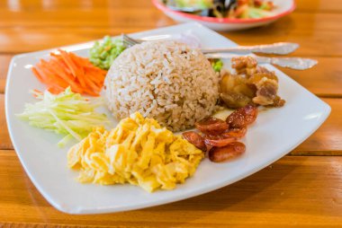 Pirinç ve karides ezmesi.