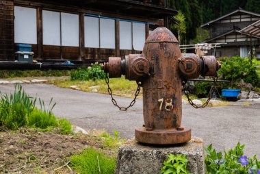 eski yangın musluğu