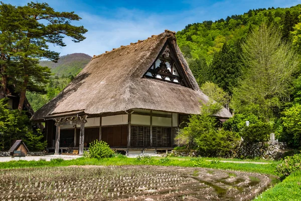 Shirakawa 'daki tapınak.