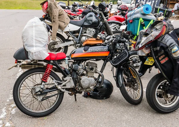 Toeristen bezoeken Shirakawa-go — Stockfoto