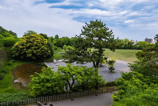 Grüner Garten vor der Burg von Kanazawa — Stockfoto