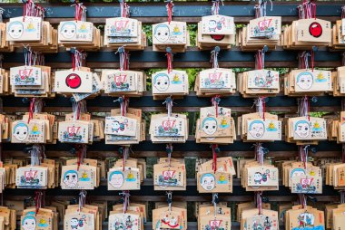 Kinkaku-ji Tapınağı 'nda Ema (Tahta Dilek Plakları)