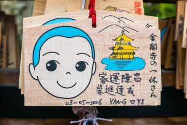 Kinkaku-ji Tapınağı 'nda Ema (Tahta Dilek Plakları)