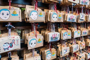 Kinkaku-ji Tapınağı 'nda Ema (Tahta Dilek Plakları)