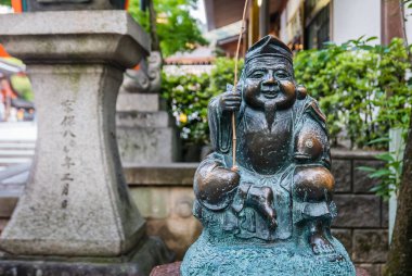 Yasaka-jinja Tapınağındaki Ebisu heykeli tanrısı. 