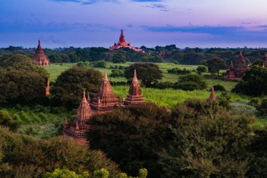 Shwesandw Pagoda 'nın tepesinden Antik Bagan Diyarı manzarası