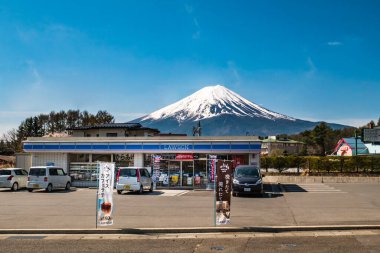 Lawson, Fuji Dağı 'ndaki bakkal.