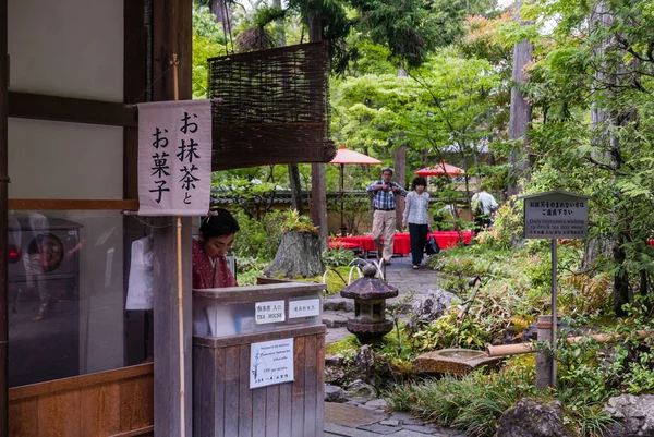 Entrée du jardin de la maison de thé dans le temple Kinkaku-ji — Photo