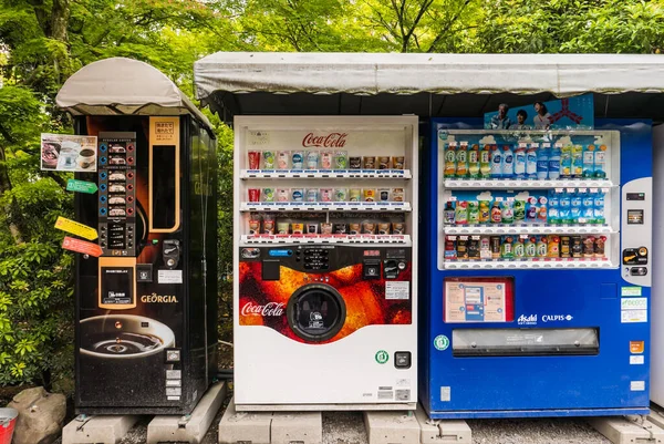 킨 카쿠 지 사원의 자판기 — 스톡 사진