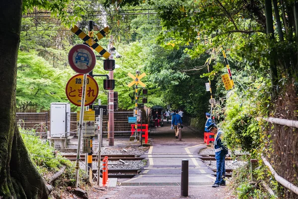 Eisenbahn im Bambuswald von Arashiyama — Stockfoto