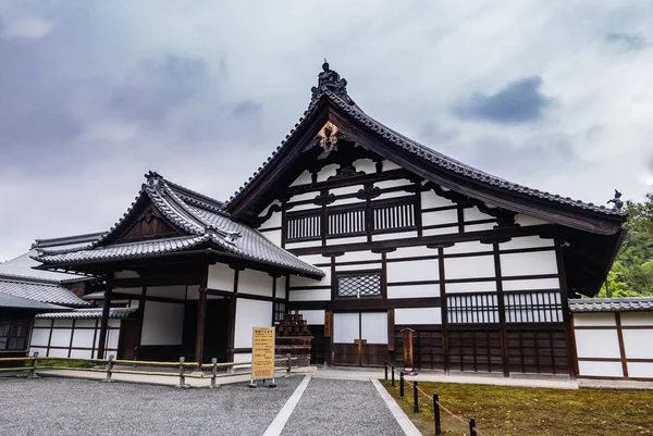 Kinkaku-ji Tapınağının girişinde bir bina. — Stok fotoğraf