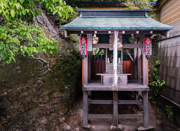 Μικρό ιερό στο ναό Kinkaku-ji — Φωτογραφία Αρχείου