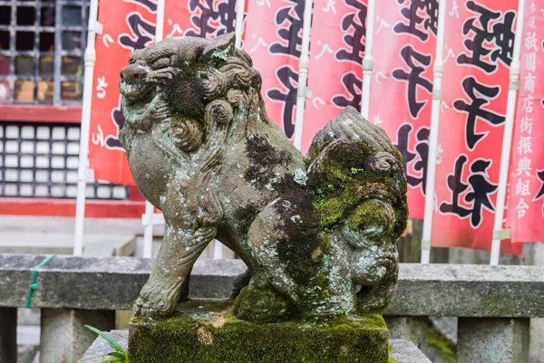 Guardian dog at Yasaka-jinja Shrine — Stock Photo, Image