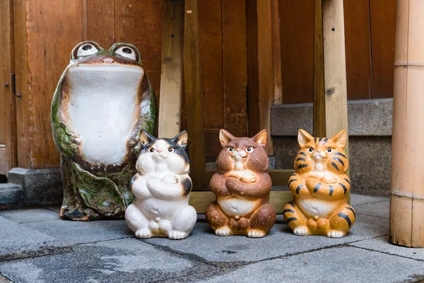 Frog and cats statue — Stock Photo, Image
