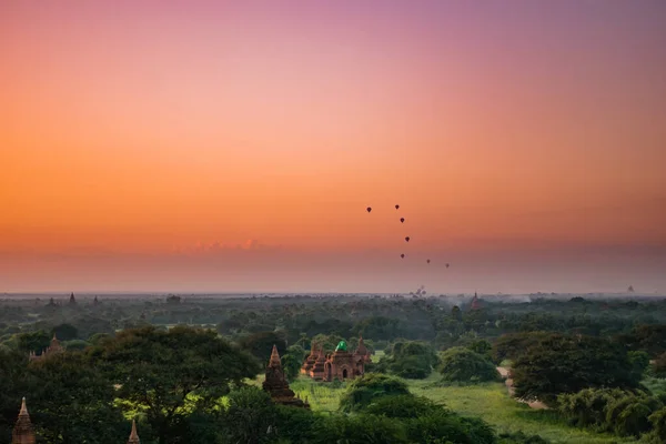 Forntida landet Bagan utsikt från toppen av Shwesandaw Pagoda — Stockfoto
