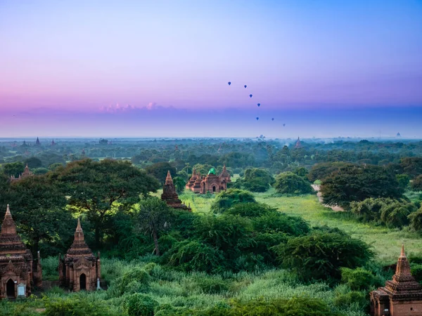 Starobylá země Bagan pohled z vrcholu Shwesandaw Pagoda — Stock fotografie