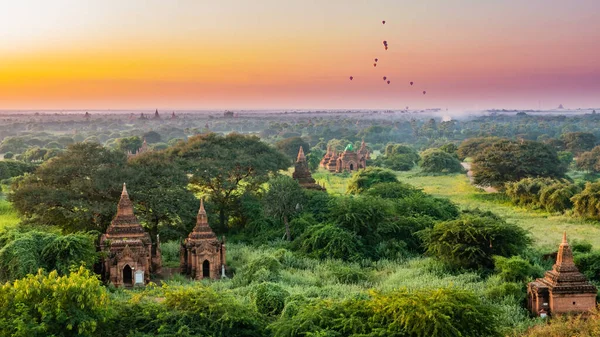 Antigua Tierra de Bagan vista desde la cima de la pagoda Shwesandaw —  Fotos de Stock