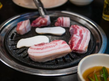 Kore usulü domuz eti.