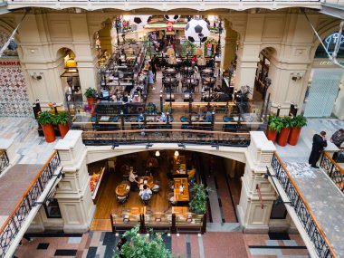 Sakız mağazasının içi.