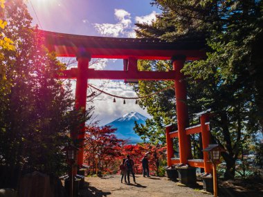 Chureito Pagoda 'dan Fuji dağı manzarası 