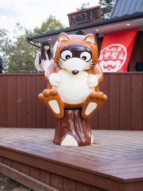 Rakunlar ve Tavşanlar eski bir maskot hikayesidir 