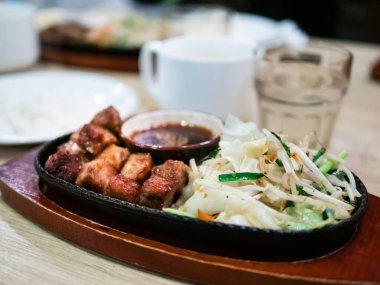 Japon usulü biftek.