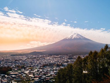 Chureito Pagoda 'dan Fuji dağı manzarası 