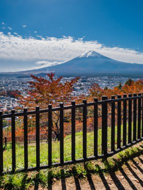 Chureito Pagoda 'dan Fuji dağı manzarası 