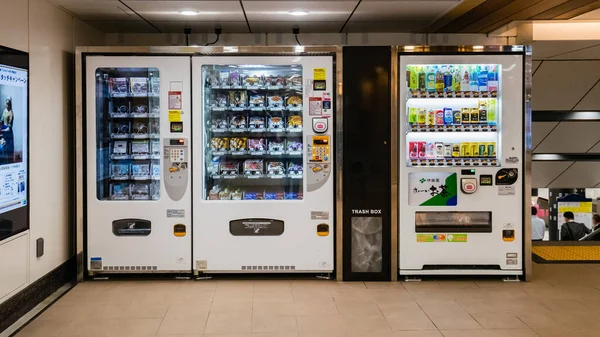 아키하바라 역의 일본 자판기 — 스톡 사진