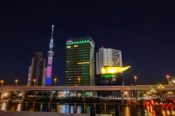 Krajina Asuakusa s Tokyo Skytree a budovy v noci — Stock fotografie