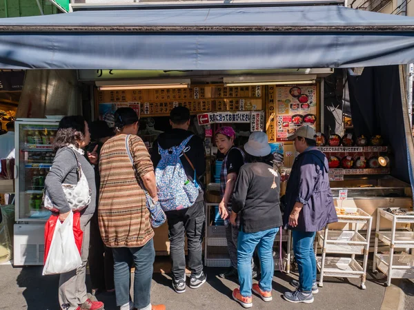 Restaurace na rybím trhu Tsukiji v Tokiu — Stock fotografie