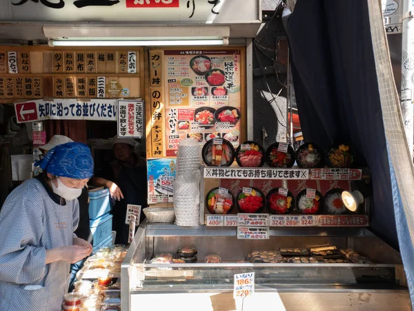 Εστιατόριο στην ψαραγορά Tsukiji στο Τόκιο — Φωτογραφία Αρχείου