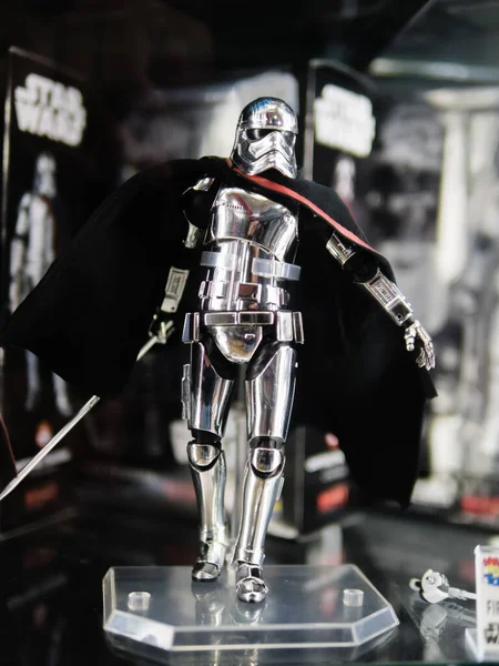 Nahaufnahme von S. h. figuarts Star Wars Captain Phasma (der letzte — Stockfoto