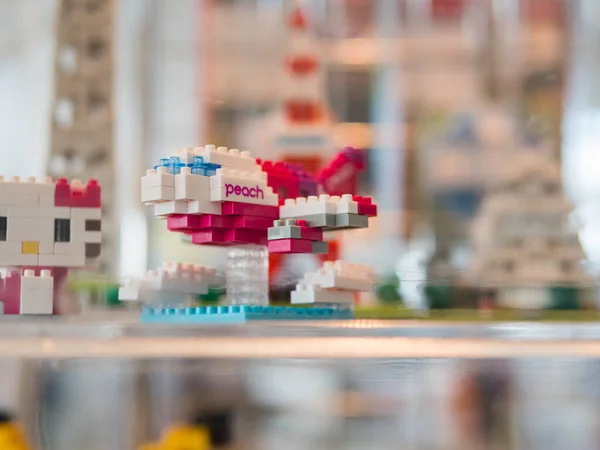 Spielzeug und Souvenirs im Souvenirladen der Tokyo-Metropole — Stockfoto