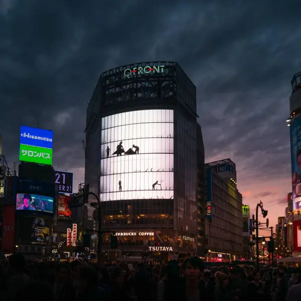 Paysage urbain de Shibuya avec foule personnes sur le passage piétonnier . — Photo