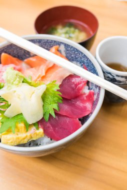 Japon yemeği, somon ve negitoro ton balığı.