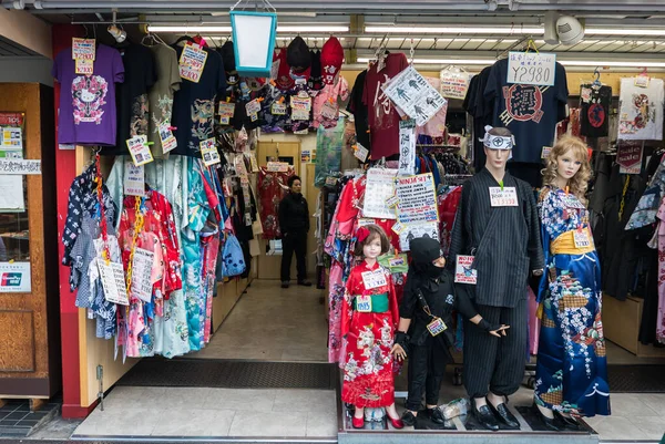 일본에 있는 화려 한 볼거리 시장 에서의 쇼핑 — 스톡 사진