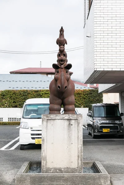 Statue d'animal devant l'appartement près de la gare de Kawaguchiko — Photo