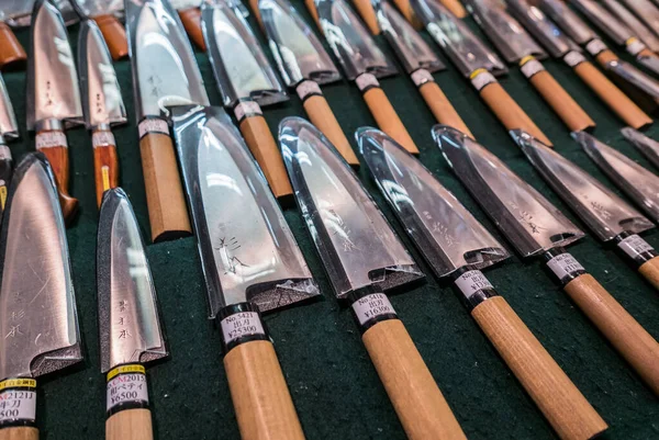 Cuchillos en venta en Tsukiji Fish Market, Japón Fotos De Stock