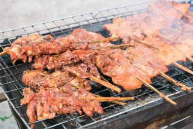 Geleneksel tavuk ızgarası.